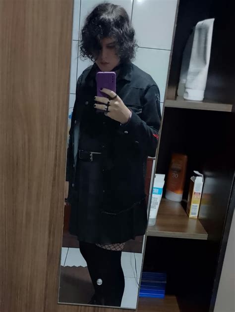 Vídeos pornôs com Femboy Gozando .